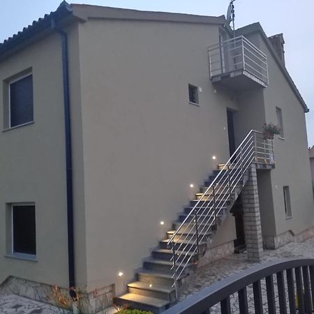 Tomi Apartment Pula Ngoại thất bức ảnh