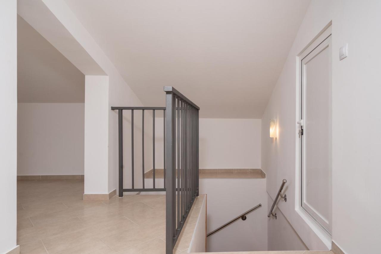 Tomi Apartment Pula Ngoại thất bức ảnh