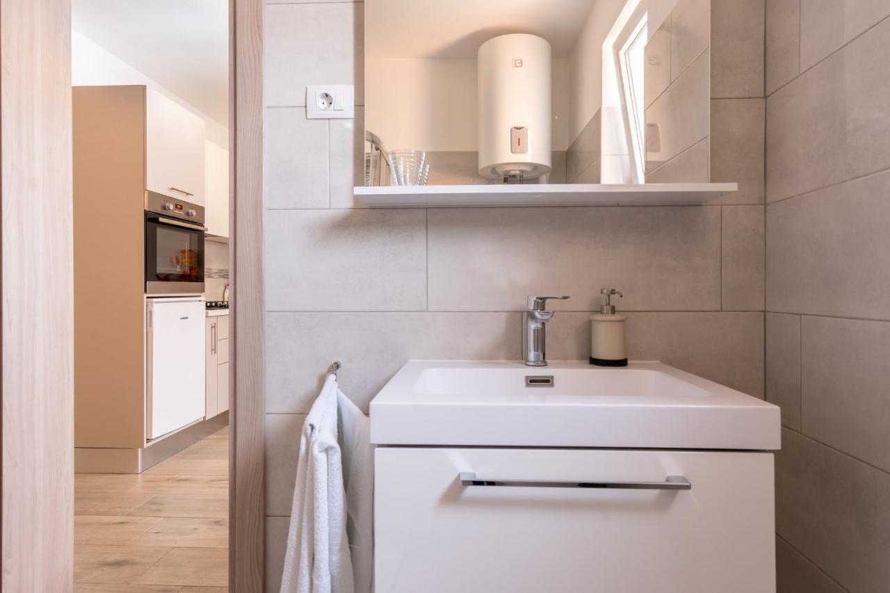 Tomi Apartment Pula Ngoại thất bức ảnh