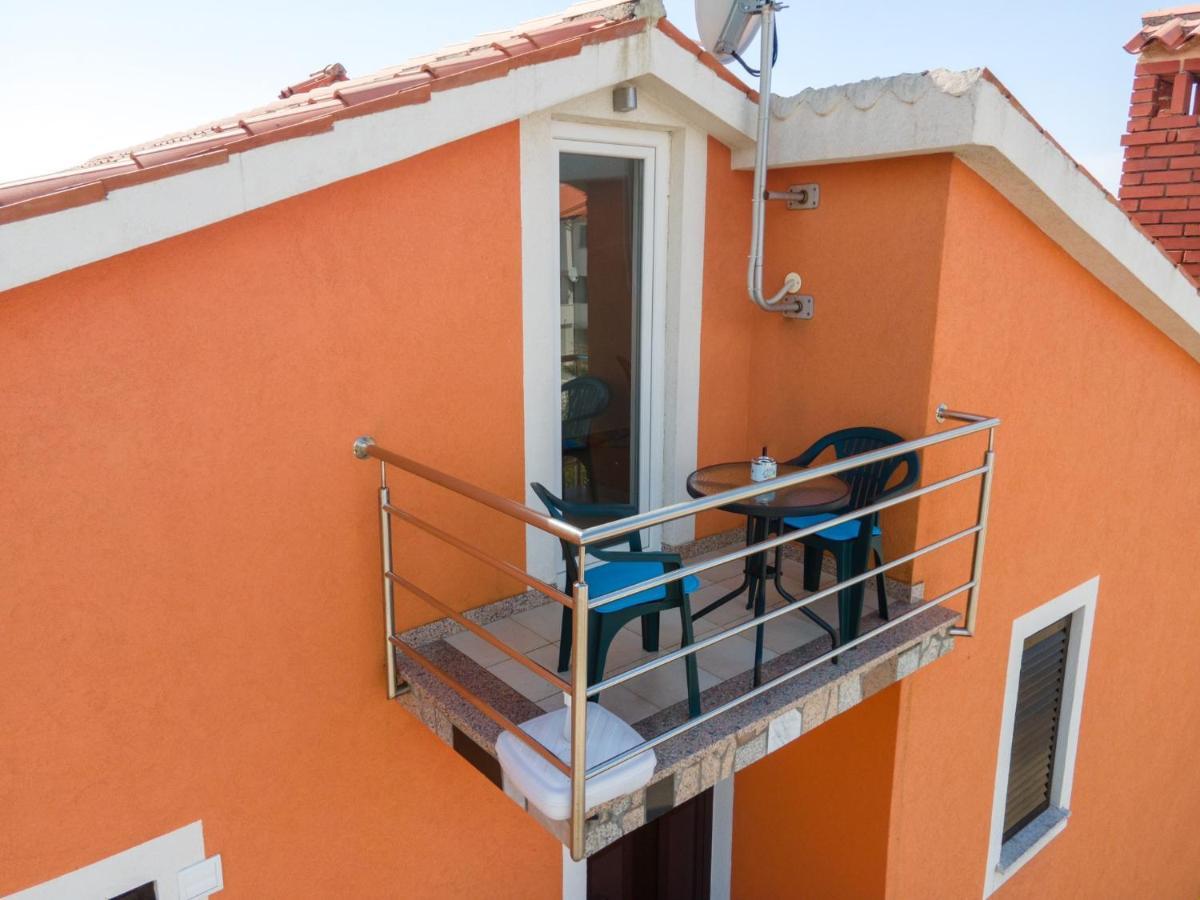 Tomi Apartment Pula Ngoại thất bức ảnh