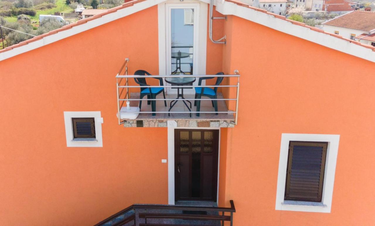 Tomi Apartment Pula Ngoại thất bức ảnh