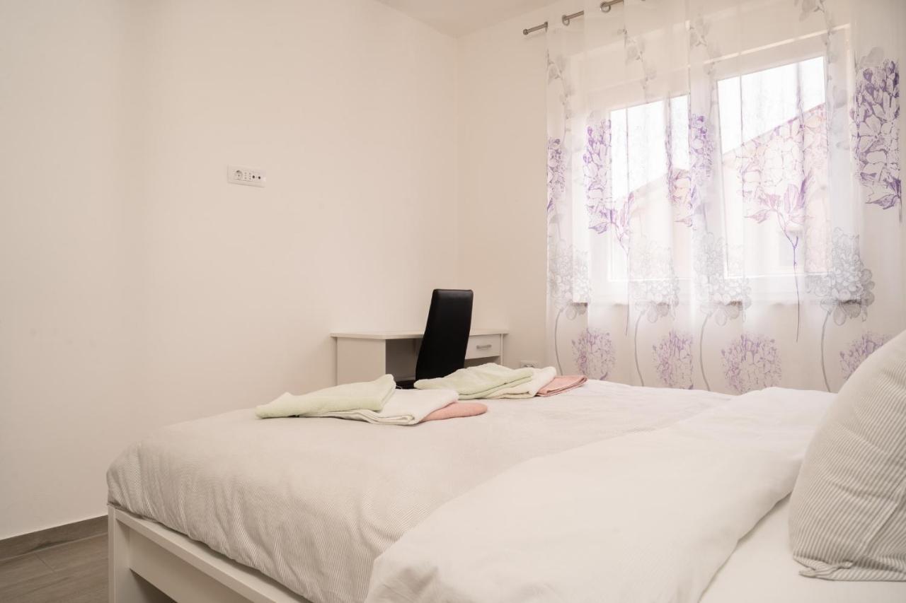 Tomi Apartment Pula Ngoại thất bức ảnh