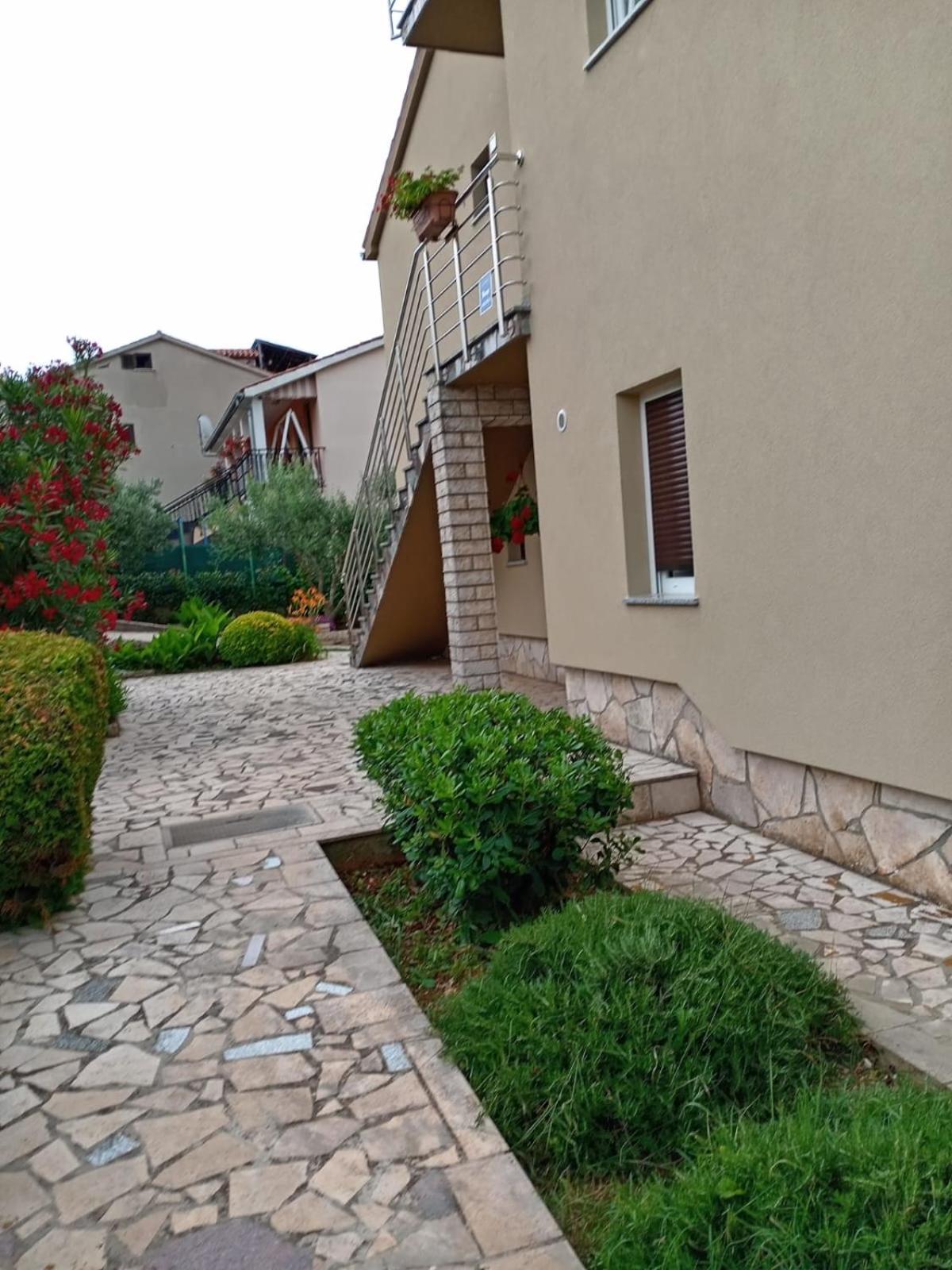 Tomi Apartment Pula Ngoại thất bức ảnh